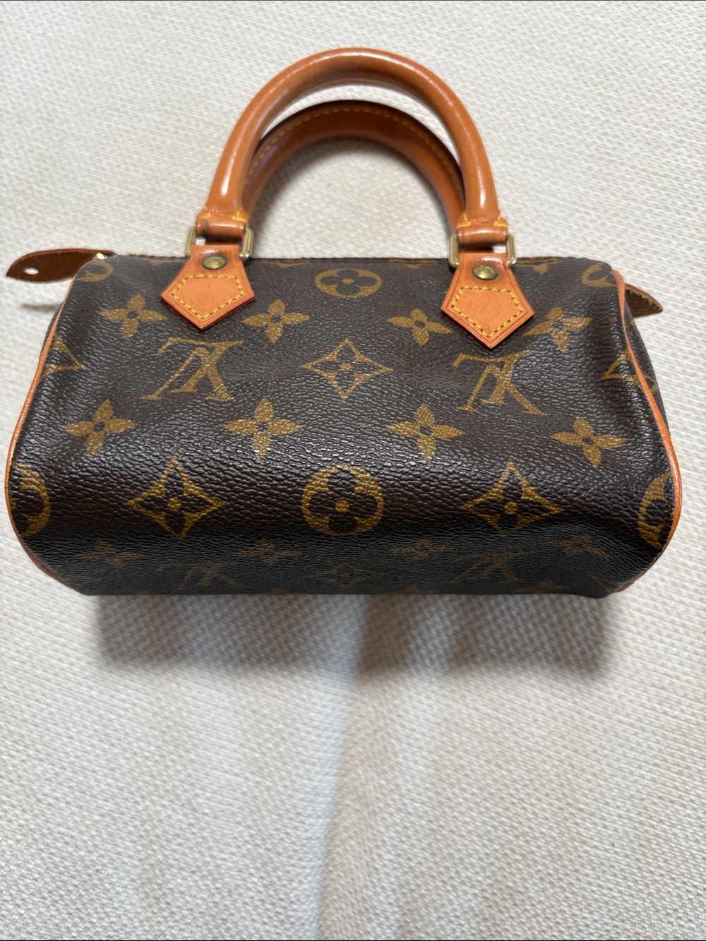 Authentic Louis Vuitton Mini Speedy
This is the mini, not the nano. 🤗
No strap - Picture 4 of 13